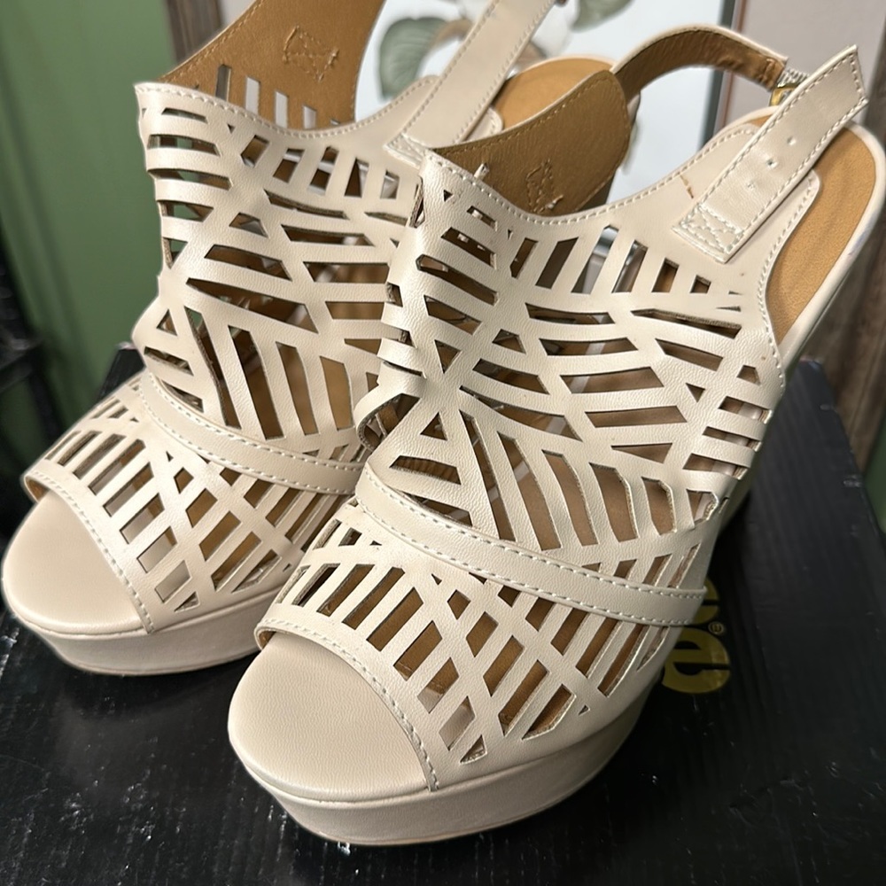 Charlotte Russe Women’s Nude Wedges - Size 9